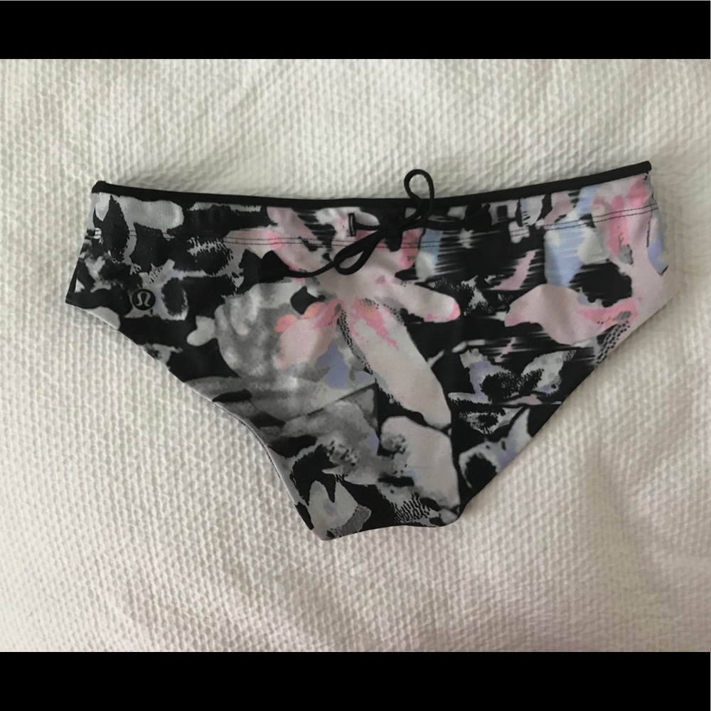 Lululemon Bikini Bottom - Reversable - Never Worn